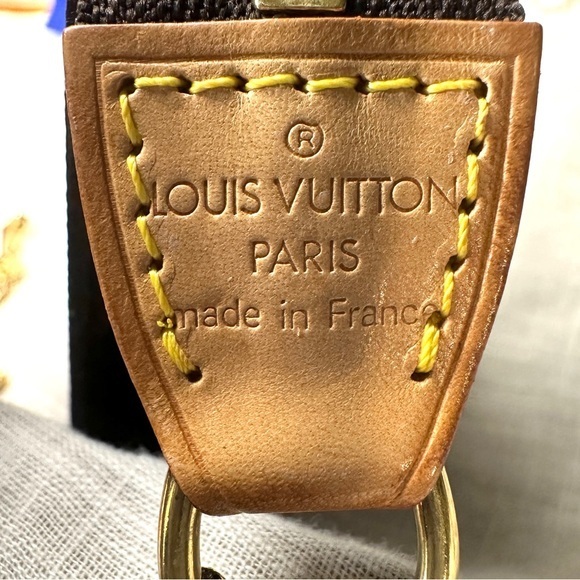 AUTHENTIC Louis Vuitton Monogram Toiletry Pouch - Picture 13 of 16